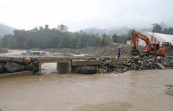Yağlıdere ilçesinde mahsur kalan araçlar kurtarıldı