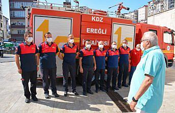 Antalya'da yangın söndürme çalışmalarını tamamlayan itfaiyeciler Ereğli'de çiçeklerle karşılandı