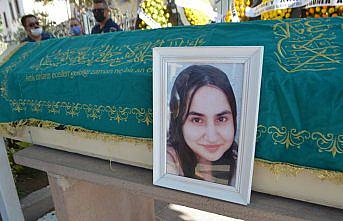 Balıkesir'deki otobüs kazasında hayatını kaybeden tıp fakültesi öğrencisinin cenazesi defnedildi