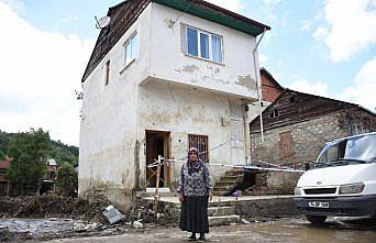 Bartın'da engelli eşi ve kardeşiyle selden kurtulan Fatma Yurdakul yaşadıklarını anlattı: