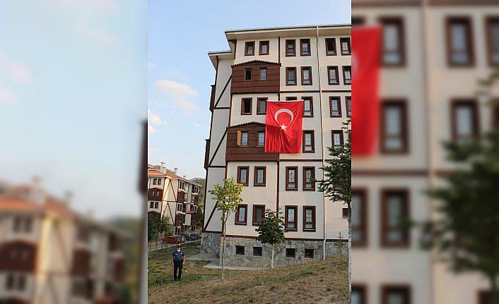 Bolu'da apartmanın 4. katından düşen kişi hayatını kaybetti