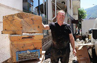 Bozkurt'taki sel felaketinde 8 bin 800 arı kovanın 5 bin 500'ü kullanılamaz hale geldi