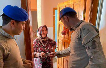 Bozkurt'taki selde jandarmanın çamur içinde bulduğu para sahibine verildi