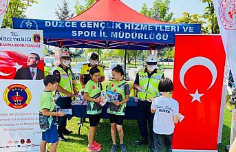 Düzce'de jandarma ekipleri öğrencilere trafik bilinci eğitimi verdi