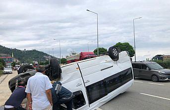 Giresun'da minibüs ile otomobil çarpıştı: 4 yaralı