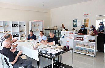 Havzalı kadınlar esnaf ve vatandaşlara aşure ikram etti