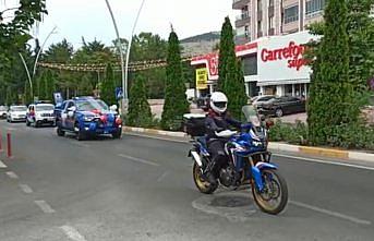 Jandarma aracı şehit oğlunun sünnet arabası oldu