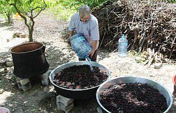 Karadut pekmezinin sofralara uzanan zorlu yolculuğu