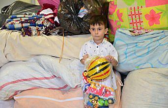 Oyuncaklarını Manavgat'taki çocuklara gönderdi