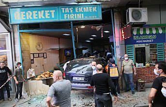 Rize'de kontrolden çıkan otomobil fırına çarptı: 2 yaralı