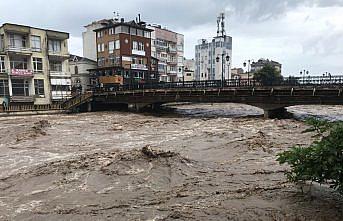 Samsun'da sağanak yağış nedeniyle derelerin su debisi yükseldi