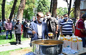 Tokat'ta bin 500 kişiye aşure dağıtıldı