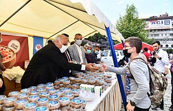 Trabzon'da vatandaşlara aşure ikram edildi