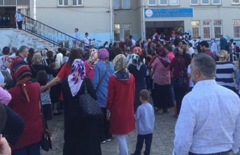 250 öğrenci ve öğretmenin sağlığı bir hizmetliye emanet