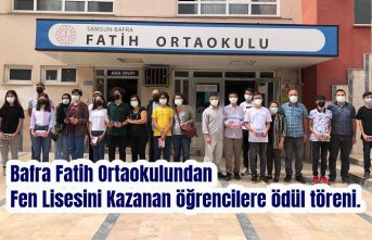 Bafra Fatih Ortaokulundan Fen Lisesini Kazanan öğrencilere ödül töreni.