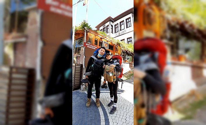 Bisikletle dünya turu yapan Çinli turistler Mudurnu'da mola verdi