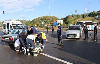 Bolu'da hafif ticari araç ile otomobil çarpıştı: 1 yaralı