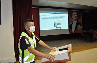 Boyabat'ta okul servisi sürücülerine seminer verildi