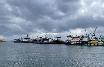 Karadenizli balıkçılar kötü hava koşulları yüzünden Sinop limanına sığındı