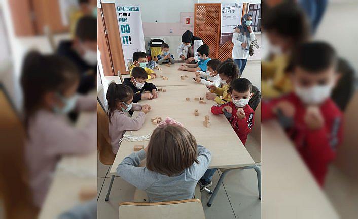 Kastamonu'da bilim festivaline katılan çocuklar eğlenerek öğrendi