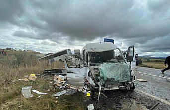 Kastamonu'da yolcu otobüsü ile minibüs çarpıştı, 8 kişi yaralandı