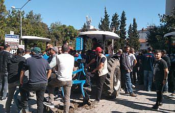 Vezirköprü'de arazi toplulaştırmasına karşı çıkan vatandaşlar eylem yaptı