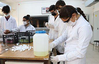 Zonguldak'ta lise öğrencileri günde 14 ton kozmetik ve temizlik malzemesi üretiyor