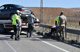 Bayburt'ta otomobille motosikletin çarpıştığı kazada bir kişi öldü
