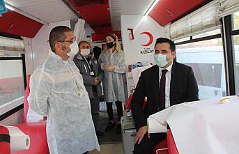 Kaymakam Gökcecik Kızılay kan bağışı otobüsünü ziyaret etti