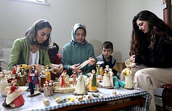 Mısır kabukları kadınların elinde süs eşyalarına dönüşüyor