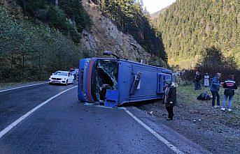 Rize'de devrilen cezaevi nakil otobüsündeki 6 kişi yaralandı