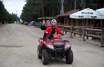 Yaşlılar Günü etkinliğine katılan kadınlar güzel bir gün geçirdi