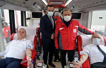 Zonguldak Valisi Tutulmaz'dan kan bağış kampanyasına destek