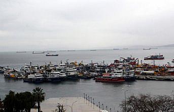Balıkçı tekneleri denize açılamayınca tezgahlardaki balıklar azaldı