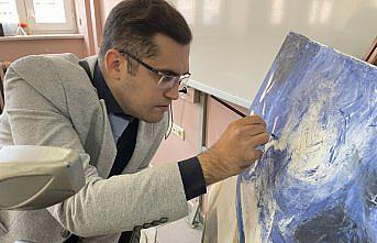 Engelli öğretmen hayalindeki mesleği yapmanın mutluluğunu yaşıyor