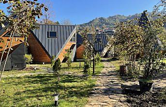 Gemideki işini bırakarak tasarladığı bungalov evler tatilin adresi oldu