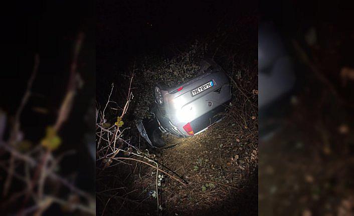 Karabük'te şarampole devrilen otomobildeki baba ve oğlu yaralandı