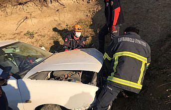 Karabük'te toprak yığınına çarpan otomobilin sürücüsü yaralandı