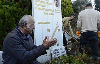 Şarkıcı Barış Akarsu'nun annesi toprağa verildi