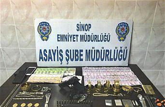 Sinop'ta düzenlenen operasyonda sahte altın ve uyuşturucu ele geçirildi