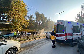 Sinop'ta istinat duvarına çarpan kamyonun sürücüsü yaralandı