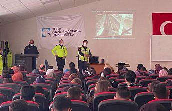 Tokat'ta üniversite öğrencilerine trafik eğitimi verildi