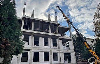 Trabzon'da inşaattan düşen işçi ağır yaralandı