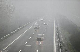 Anadolu Otoyolu'nun Düzce kesiminde sis etkili oluyor