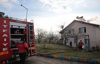 Bolu'da çıkan baca yangını büyümeden söndürüldü