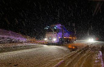 Düzce'de kar yağışı etkisini sürdürüyor
