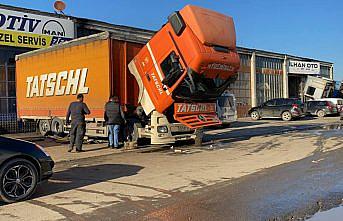 Düzce'de tamir ettiği tırın altında sıkışan kişi öldü