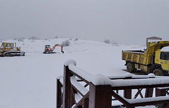 Karabük'teki Keltepe Kayak Merkezi'nde kar etkili oluyor