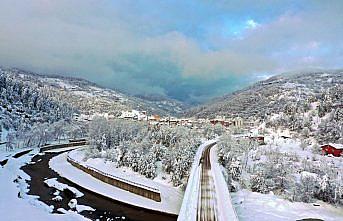 Kastamonu'nun çam ormanlarıyla çevrili Şenpazar ilçesi beyaza büründü