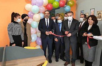 Kütüphanesiz Okul Kalmasın Projesi kapsamında Ladik'te kütüphane kuruldu